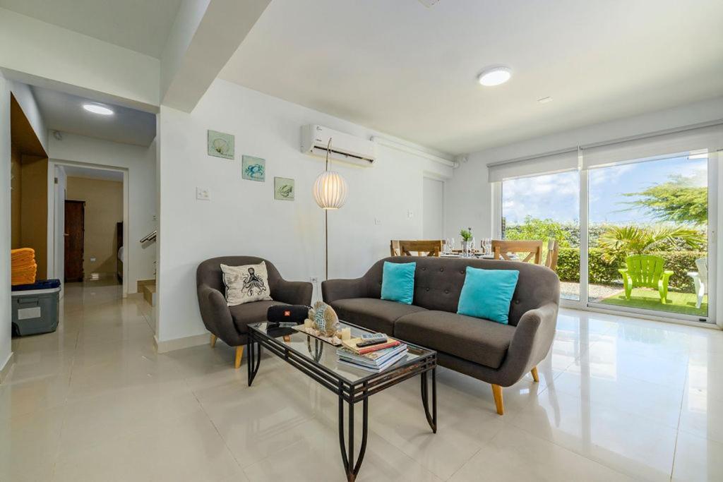 Koyari Modern Condos 9BR 7BA Sleeps 26 w/ Pool&Roof Deck Palm Beach Exterior foto