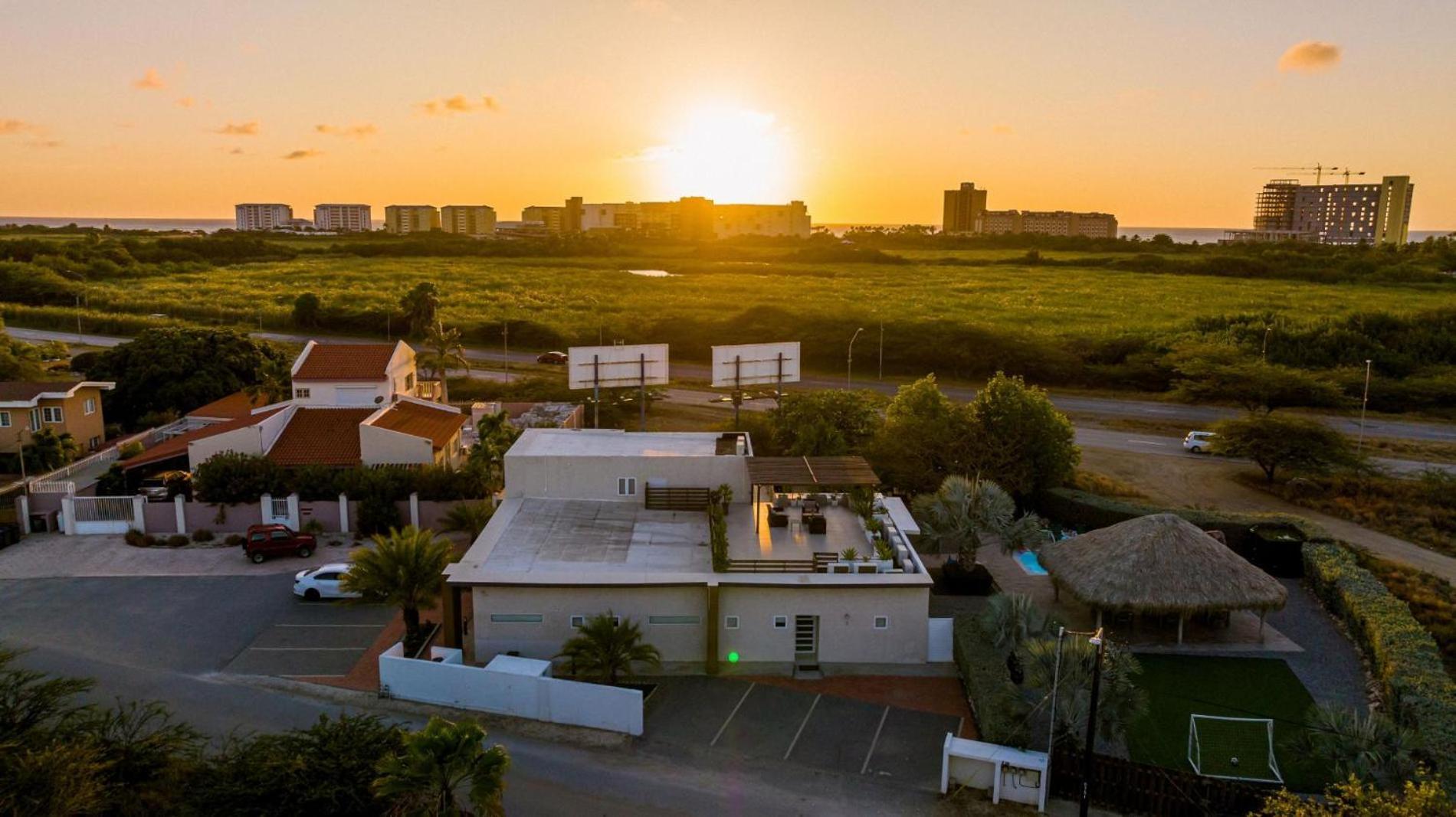 Koyari Modern Condos 9BR 7BA Sleeps 26 w/ Pool&Roof Deck Palm Beach Exterior foto