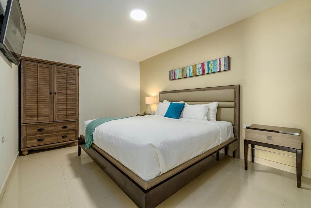Koyari Modern Condos 9BR 7BA Sleeps 26 w/ Pool&Roof Deck Palm Beach Exterior foto
