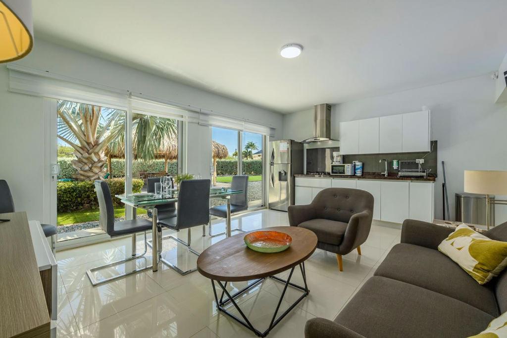 Koyari Modern Condos 9BR 7BA Sleeps 26 w/ Pool&Roof Deck Palm Beach Exterior foto