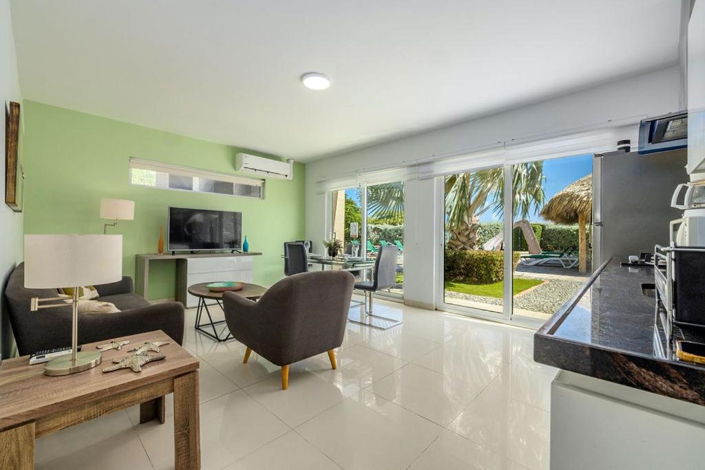 Koyari Modern Condos 9BR 7BA Sleeps 26 w/ Pool&Roof Deck Palm Beach Exterior foto