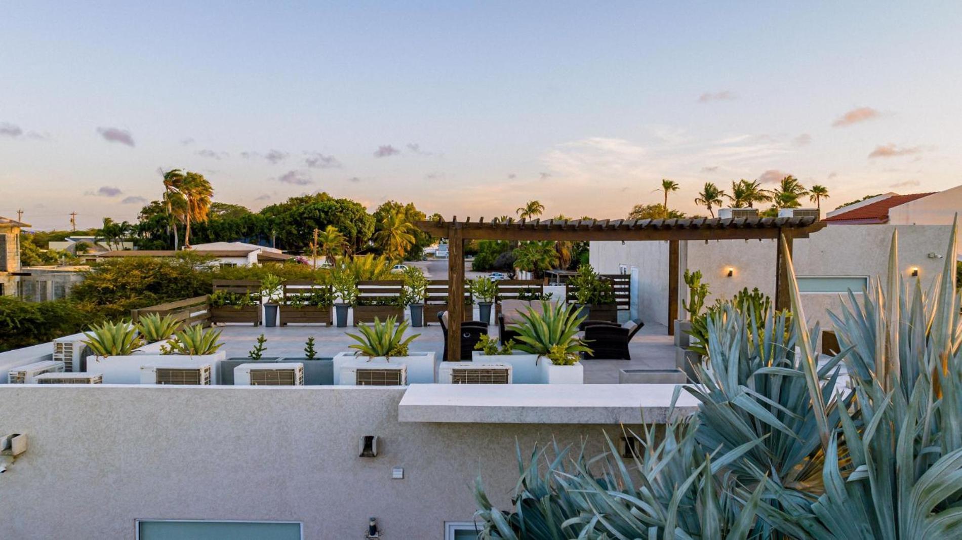 Koyari Modern Condos 9BR 7BA Sleeps 26 w/ Pool&Roof Deck Palm Beach Exterior foto