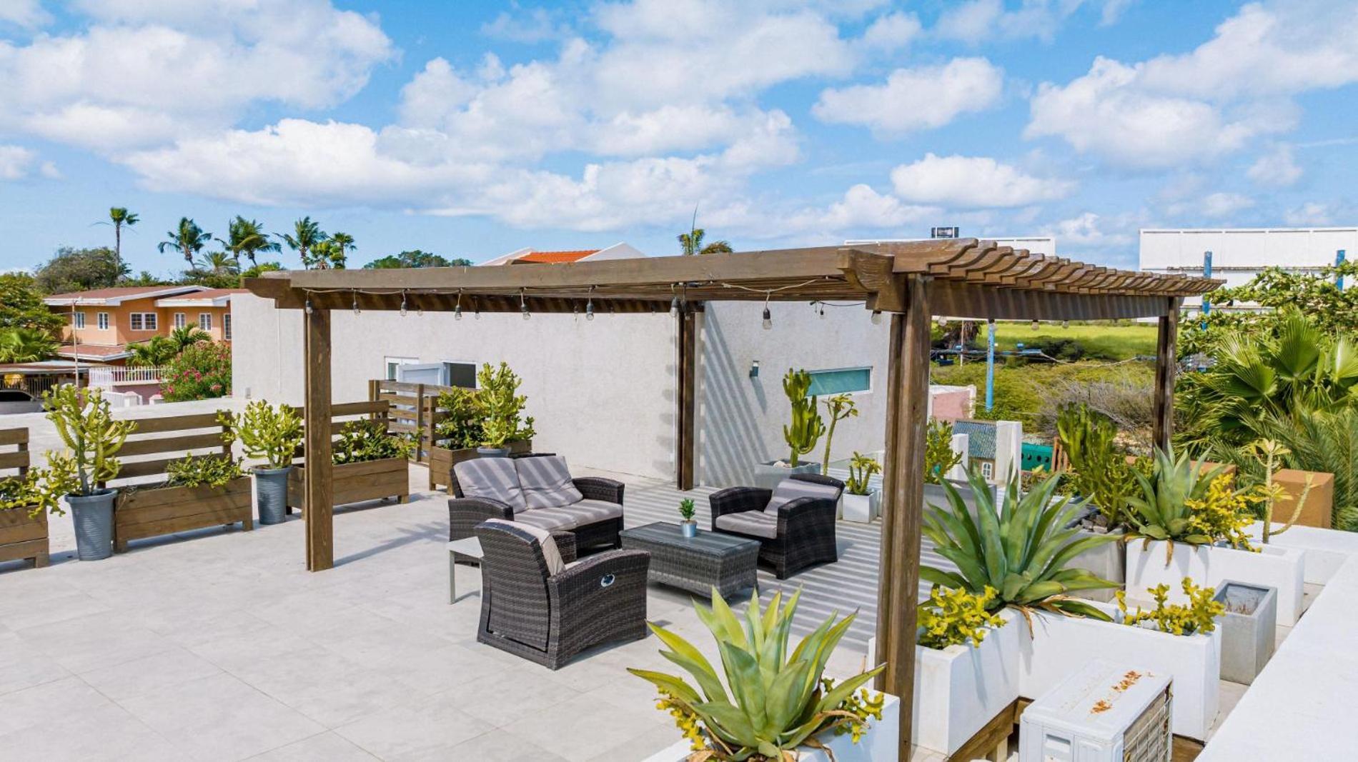 Koyari Modern Condos 9BR 7BA Sleeps 26 w/ Pool&Roof Deck Palm Beach Exterior foto