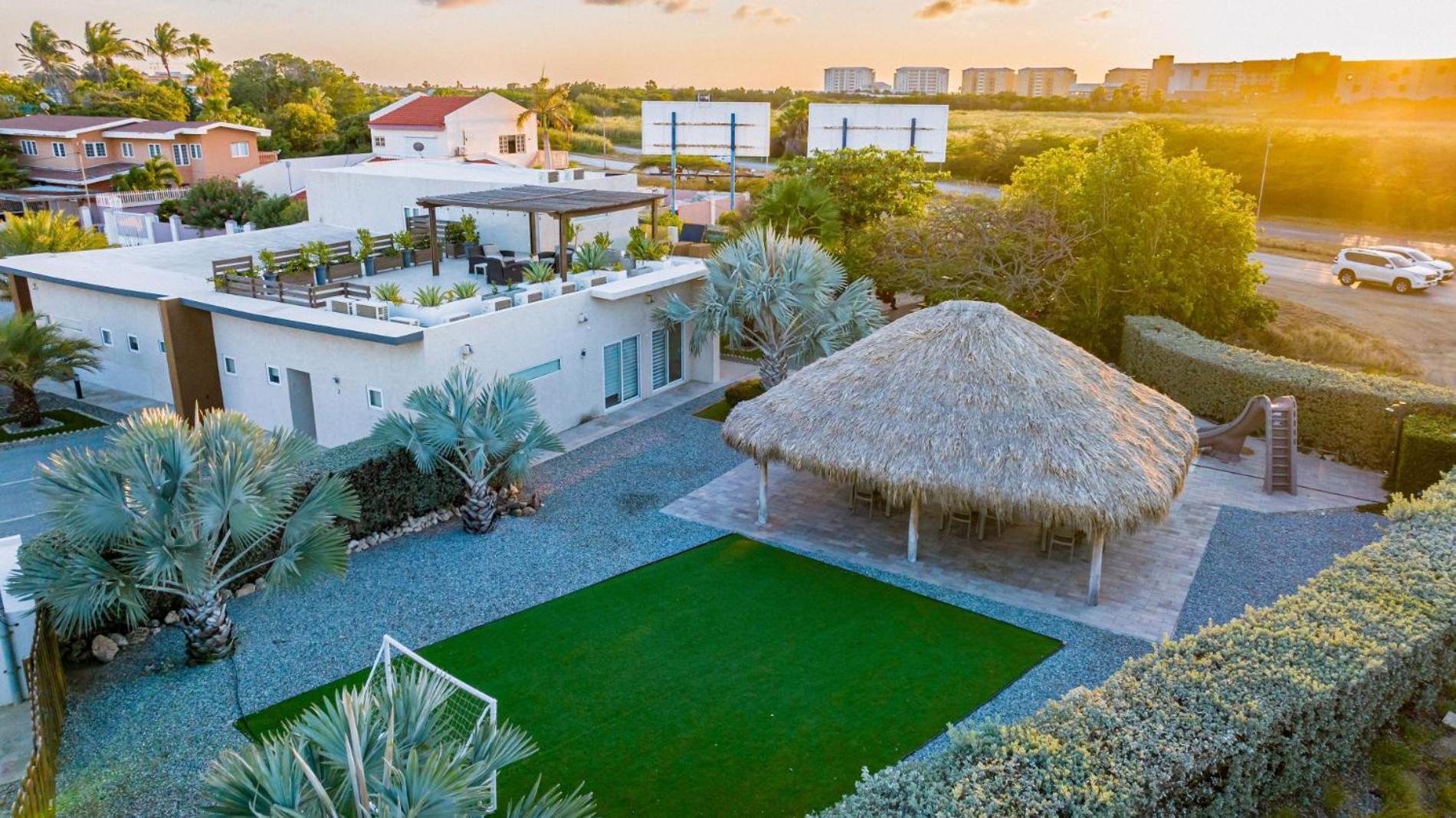Koyari Modern Condos 9BR 7BA Sleeps 26 w/ Pool&Roof Deck Palm Beach Exterior foto