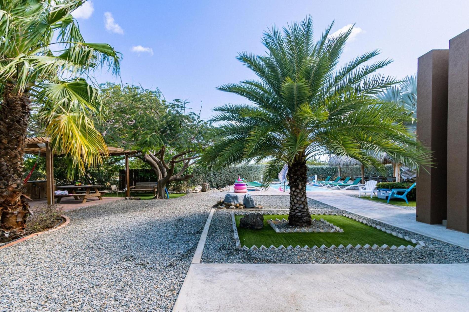Koyari Modern Condos 9BR 7BA Sleeps 26 w/ Pool&Roof Deck Palm Beach Exterior foto